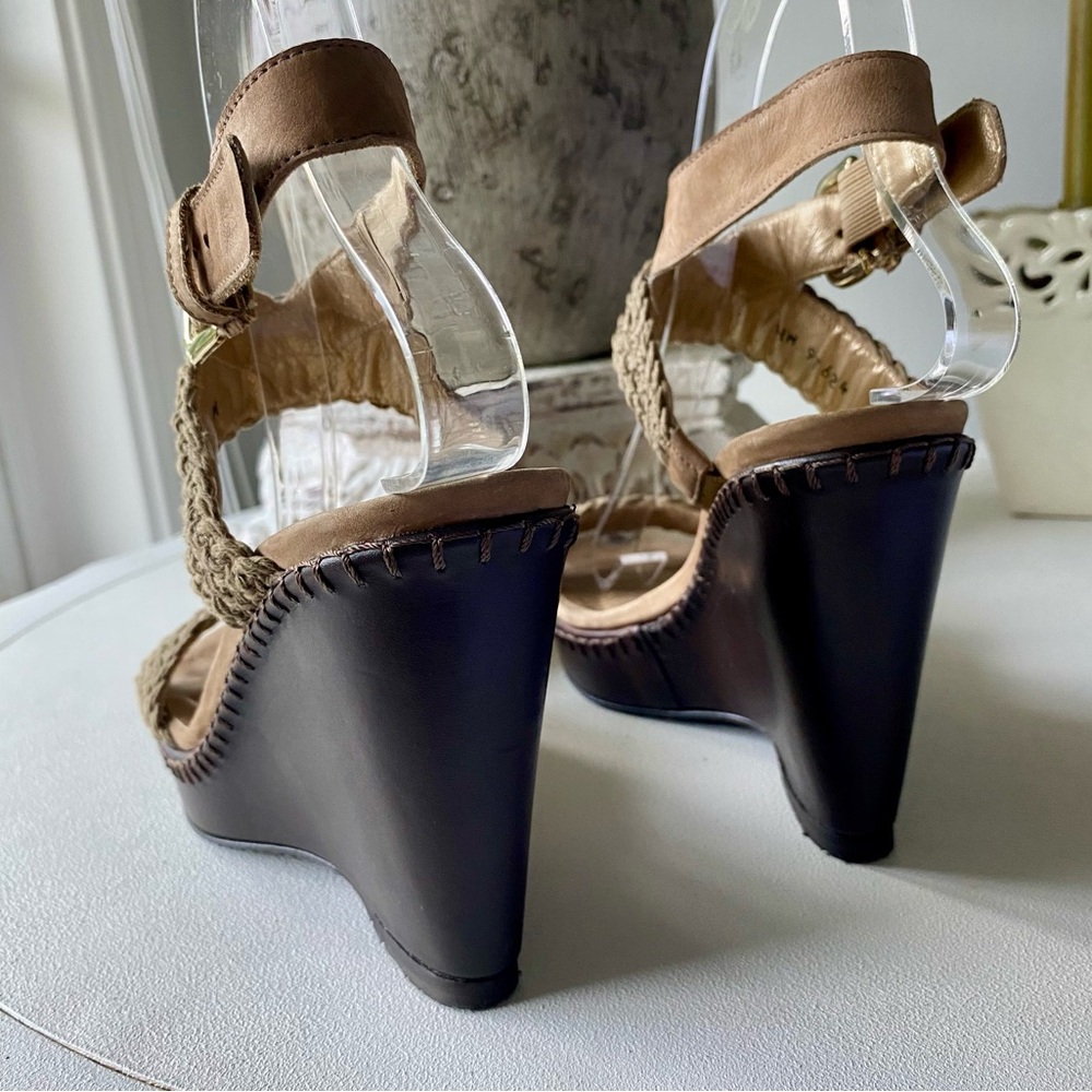 Stuart Weitzman Boho Crochet Weaved Khaki Wedge Sandals Womens 6M Tan Brown Rare - Picture 4 of 7